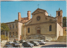 13 - Chateaurenard - L'église Et Les Tours Du Vieux Château - Editeur: Sofer N°13C20102 (voitures Citroën 2 CV Traction) - Chateaurenard