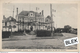 89 . Yonne :   Cheroy :  L ' Hotel De Ville .  Décorations Un Jour De Concours . - Cheroy