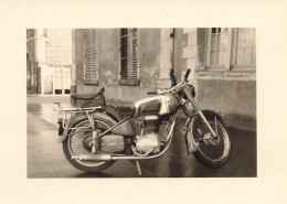 Moto Ancienne De Marque Modèle Type ? * Motos Motocyclette Transport * Photo Ancienne 10.6x8cm - Motorfietsen