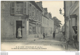 ETAPLES LA RUE DE MONTREUIL ET LE BUREAU DE TABACS - Etaples