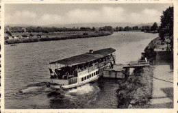 Heer-Agimont Le Bateau-Touriste Arrive à La Frontière (photo Véritable) - Hastière