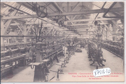 TROYES- SOCIETE GENERALE DE BONNETERIE- VUE D UNE SALLE DE MONTAGE - Troyes