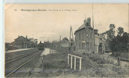 22853 - BLANGY SUR BRESLE - LA GARE ET LE VILLAGE HUET - Blangy-sur-Bresle