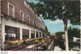 V21-16) MANSLE (CHARENTE) HOTEL BEAU RIVAGE - LA TERRASSE -  ( 2 SCANS ) - Mansle