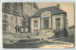 11929 - DONNEMARIE EN MONTOIS - L HOTEL DE VILLE ET LE MONUMENT - Donnemarie Dontilly