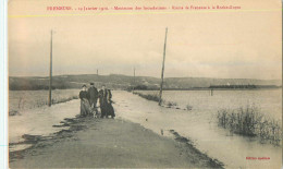 24136 - FRENEUSE - INONDATIONS DE 1910 / ROUTE DE / A LA ROCHE GUYON - Freneuse