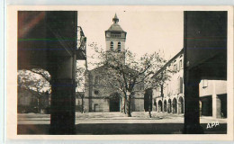 17459 - REALMONT - L EGLISE ET UN COIN DES ARCADES - Realmont