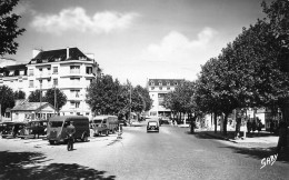 Lorient * Avenue Du Faouëdic * Automobiles Anciennes * Camion Camionnette Citroën Traction - Lorient
