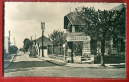 2650 - LE BLANC MESNIL - CPSM - RUE M GORKI ET LE COMMISSARIAT - Le Blanc-Mesnil