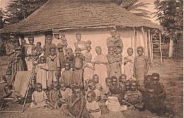 CONGO BELGE - Au Village Chrétien - La Jeunesse - Animé - Carte Postale Ancienne - Congo Belge