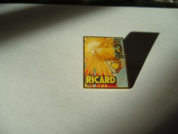 PIN'S PINS PIN PIN’s ピンバッジ  AVEC 5 VOLUMES D'EAU RICARD - Beverages
