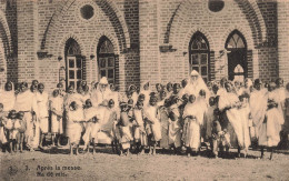 CONGO - Après La Messe - Congrégation Des Filles De La Croix De Liège - Animé - Carte Postale Ancienne - Sonstige & Ohne Zuordnung