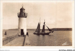 AIUP8-0759 - PHARE - Camaret  Entrée D'une Goeletta - Lighthouses