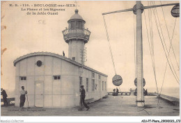 AIUP7-0679 - PHARE - Boulogne-sur-mer - Le Phare Et Les Signaux De La Jetée Ouest - Lighthouses