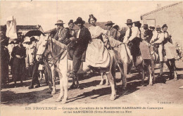 13-SAINTES-MARIES-DE-LA-MER- GROUPE DE CAVALIERS DE LA NACIOUN GARDIANO DE CAMARGUE ET LES SANTENCO - Saintes Maries De La Mer