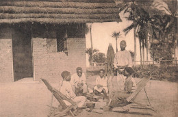 CONGO BELGE - Élèves Catéchistes Autour Du Pot Au Feu - Carte Postale Ancienne - Belgisch-Kongo