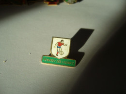 PIN'S PINS PIN PIN’s ピンバッジ VENAREY LES LAUMES  21 COTE D'OR THEME FOOTBALL - Fútbol