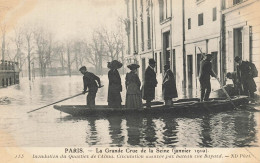 Paris * 8ème * Inondations Du Quartier De L'alma * Circulation Assurée Par Un Bateau * Crue De La Seine Janvier 1910 - Distrito: 08