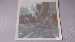 Photo Ancienne Snapshot  1965 CROATIE YOUGOSLAVIE  ZADAR  MARCHAND SOUVENIRS - Luoghi