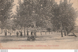 T22-82) VALENCE D'AGEN - PLACE DE LA LIBERTE - ( ENFANTS AU PREMIER PLAN - 2 SCANS )  - Valence