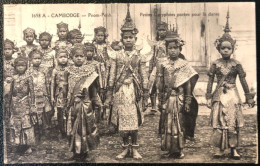 Cambodge - CPA Petites Coryphées Parées Pour La Danse - Neuve - (A077) - Kambodscha