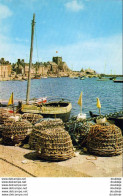 D50  BARFLEUR  Le Port  Engins De Pêche Sur La Quai - Barfleur