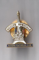 PIN'S THEME POMPIERS DE PARIS   EQUIPE SPECIALE  TOUR EIFFEL - Feuerwehr