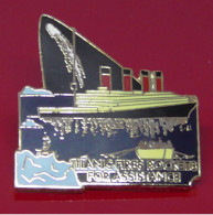 Modern Enamel And Metal Badge Danbury Mint The Titanic Ship Boat Titanic Fires Rockets For Assistance - Transports