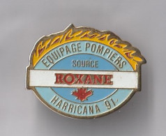 PIN'S THEME POMPIERS  EQUIPAGE SOURCE ROXANE  HARRICANA  AU CANADA - Pompiers