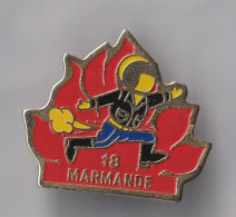 PIN'S THEME POMPIERS  SAPEURS DE MARMANDE  EN LOT ET GARONNE - Brandweerman