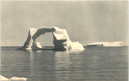 Nordgronland - Schwimmendes Eisbergtor - Groenland