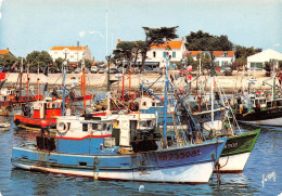 17 île D'OLERON Saint-Pierre-d'Oléron LA COTINIERE  Le Port De Pêche Les Chalutiers  (Scan R/V) N° 24 \MP7146 - Saint-Pierre-d'Oleron