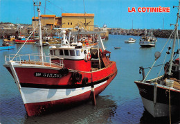 17 île D'OLERON Saint-Pierre-d'Oléron LA COTINIERE  Le Port Le Chalutier Rouge (Scan R/V) N° 29 \MP7146 - Saint-Pierre-d'Oleron