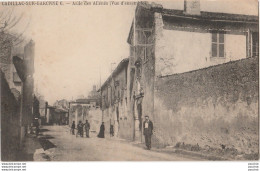 U4-33) CADILLAC SUR GARONNE (GIRONDE) ASILE D 'ALIENES - VUE D ENSEMBLE - ( ANIMEE - HABITANTS - 2 SCANS ) - Cadillac