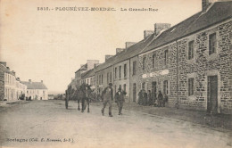 Plounévez Moédec * La Grande Rue Du Village * Attelage * Café GUENNEC - Other & Unclassified
