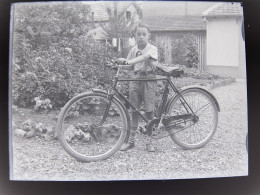 Annees 30 Photographie Plaque Verre NEGATIF Enfant Avec Bicyclette Velo 9 X 12 Cm - Glass Slides