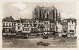 Beauvais * La Place De L'hôtel De Ville * Commerces Magasin - Beauvais