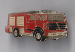 PIN'S   THEME POMPIERS  VEHICULE  CONTRE LE FEU  BERLIET - Bomberos