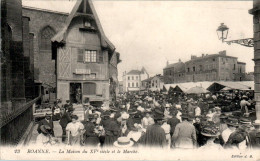Roanne Maison Du XV ème Siècle Et Le Marché Mercato Market Loire 42300 N°23 Dos Vert Cpa Ecrite Au Dos B.Etat - Roanne