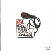 RARE Pin's Média - Radio / “Radio Suisse Romande“. Estampillé Démons Et Merveilles. EGF. T980-22 - Media