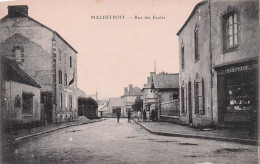 Malestroit - Rue Des Ecoles -  Draperie - CPA°J - Malestroit