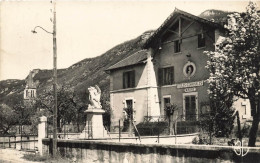 Brégnier Cordon * Place , Le Monument Aux Morts Et La Mairie * écoles Communales - Non Classés