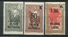 26426 Madagascar N°233, 258, 262** Timbres Surchargés SECOURS NATIONAL Et FRANCE LIBRE  1942 TB - Nuevos