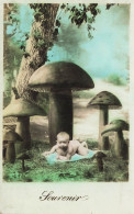 Champignons * CPA Carte Photo * Champignon Mushroom Mushrooms Enfant Bébé - Mushrooms