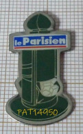 PAT14950 JOURNAL LE PARISIEN COLONNE MORRIS  PRESSE ECRITE - Medien