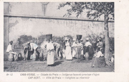 POSTCARD AFRICA - CABO VERDE - CAP-VERT - CIDADE DA PRAIA - INGIGENAS FAZENDO PROVISÃO D'AGUA - Cape Verde