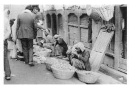 NEPAL KATMANDOU Vendeuse Fruits Et Légumes Marché De Thamel Année 1984  Katmandhu  Katmandu KATHMANDU N°  47   \MR8073 - Népal
