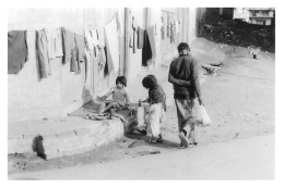 NEPAL KATMANDOU Enfants Et Linge Séchant  Année 1984  Katmandhu  Katmandu KATHMANDU N°  35   \MR8073 - Nepal