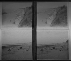 LOT DE DEUX PLAQUES DE VERRE STÉRÉO. PLAGE DE THARON AVEC CABINES ET TENTES. 1929. LOIRE-ATLANTIQUE - Glass Slides