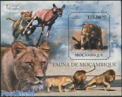 Mozambique 2011 Lion S/s, Mint NH, Nature - Animals (others & Mixed) - Cat Family - Mosambik